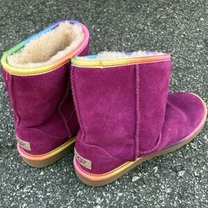 UGG K Classic Short II Rainbow Pink Kids Water Resistant Style 1019699k Size 4